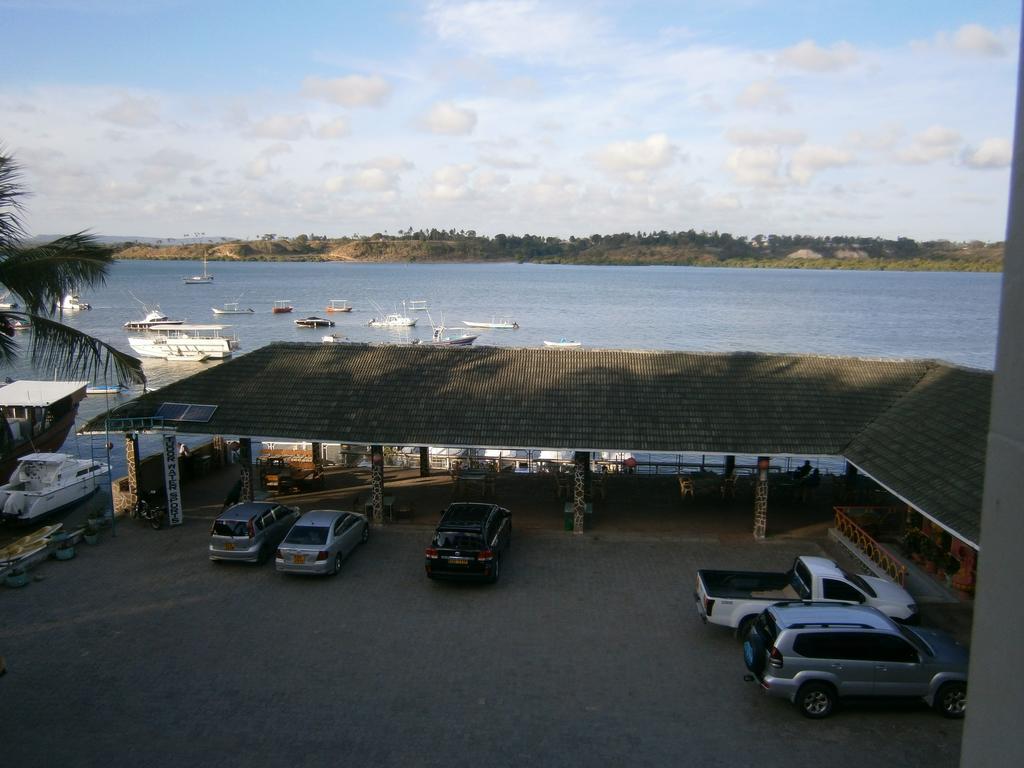 Tudor Water Sports Hotel Mombasa Exterior foto